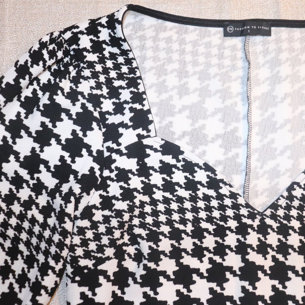Fashion to Figure Houndstooth Bodycon Dress - Picture 4 of 4